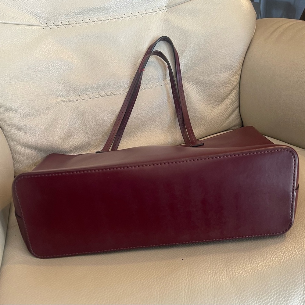 Kate Spade burgundy leather handbag.Barley used in great condition.no dust bag
